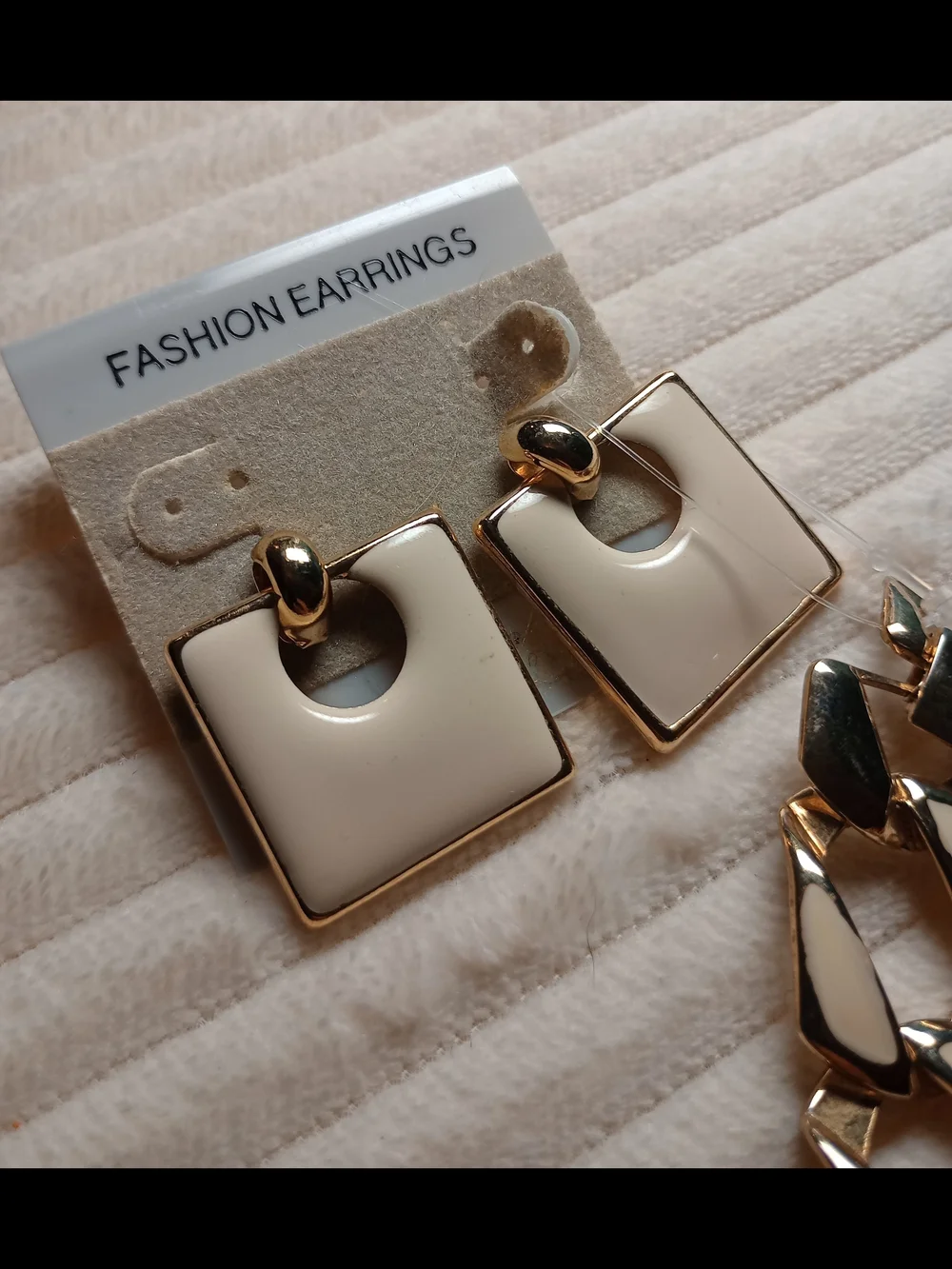 Fashion Jewelry Gold-Tone Chain Bracelet with Cream Enamel Square Drop Earrings
